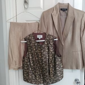 2 pc KASPER Womens suit size 16 W/ sep UNGARO vest